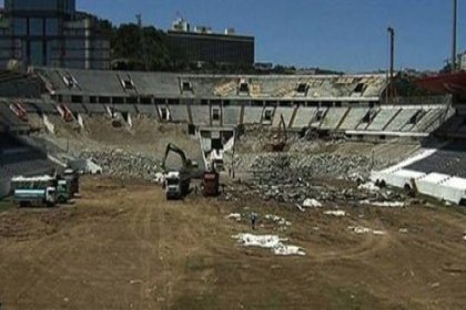 İnönü Stadı'nda yıkım devam ediyor