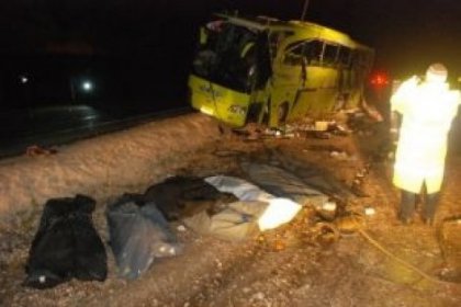 İran plakalı otobüs devrildi 6 ölü