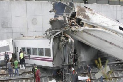 İspanya'da 40 yılın en büyük tren kazasında ölü sayısı 77'ye yükseldi!