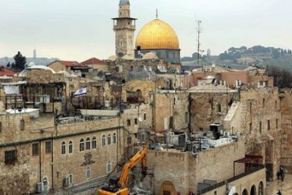 İsrail tarihi binaları yıkıyor