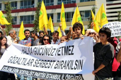 İstanbul'da gözaltılara Emniyet önünde protesto