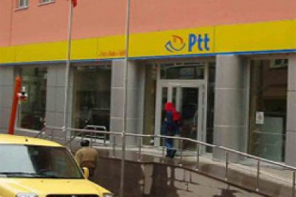 İzmir’de PTT işçileri PİM önünde eylemde