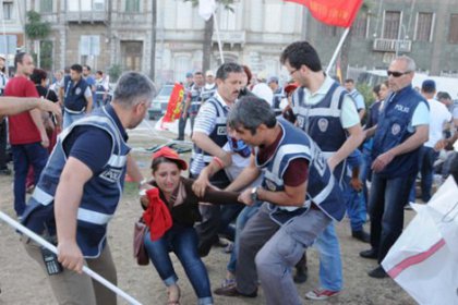 İzmir'deki Gezi çadırlarına polis baskını