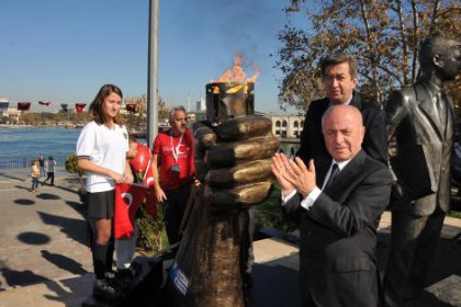Kadıköy'de Cumhuriyet Kutlamaları meşale yakma töreniyle başladı
