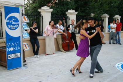 Kadıköy'de sanat sokağa taşıyor
