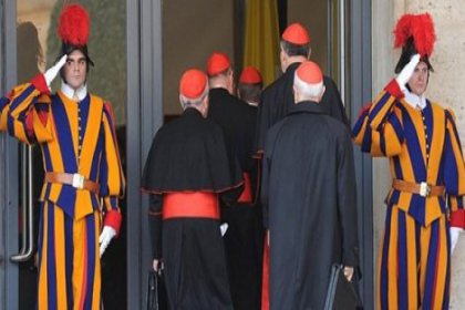 Kardinaller yeni Papa'yı seçmek için toplandı