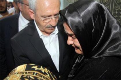 Kılıçdaroğlu Hatay'da Ahmet Atakan'ın ailesini ziyaret etti