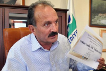 Kürtçe-Türkçe 'tek dil' pankartına MHP'den ihraç!