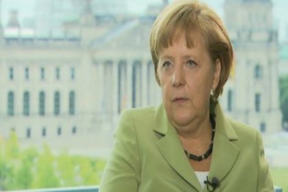 Merkel'e çıplak sabotaj