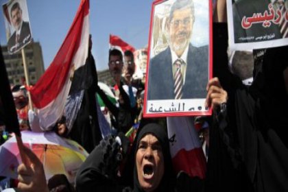 Mısır İçişleri Bakanı: Mursi, büyük ihtimalle Mübarek'le aynı hapishaneye nakledilecek