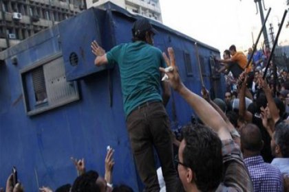 Mısır'da tutuklanan Müslüman Kardeşler yandaşları kaçmaya çalışırken vuruldu: 38 ölü