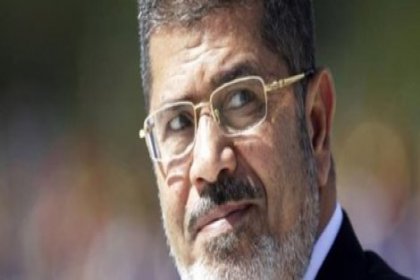 Mursi'nin gözaltı süresi 30 gün uzatıldı
