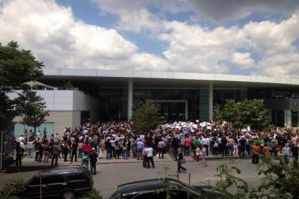 NTV'nin önünde protesto!