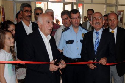 Öğrencilerden Başkan Oğuz'a sevgi yumağı