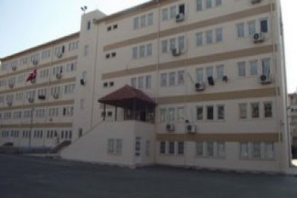 Önce etek şimdi de andımız!