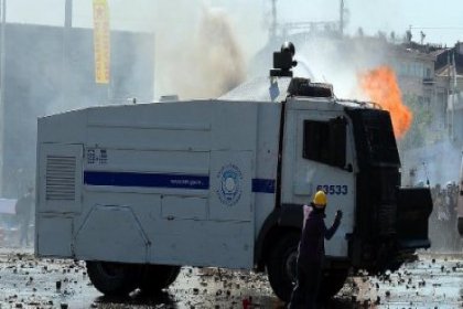 Polis, yeniden Gezi Parkı'na müdahale etti
