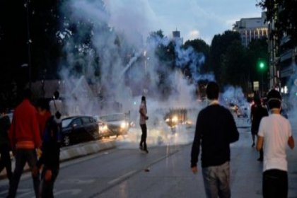 Polisten 'maaşlarınız biz ödüyoruz' diyen göstericiye: Al 50 lirayı, dağılın