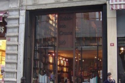 Robinson Crusoe 389 Kitabevi iflasa karşı direniyor
