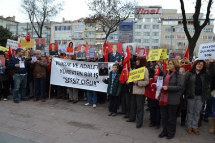 'Sessiz çığlık' eylemi Beşiktaş'ta devam ediyor