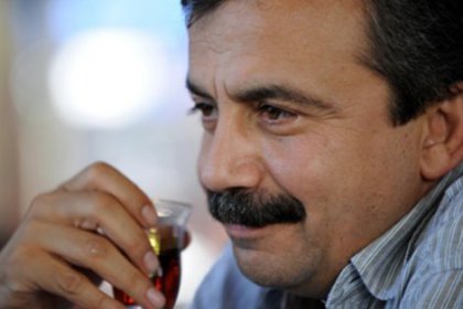 Sırrı Süreyya Önder'den CHP'ye: Korkmayın, şaka yaptım!