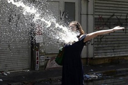 Siyahlı Kadın: TOMA'nın önüne neden geçtim?
