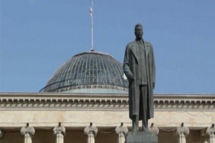 Stalin heykeli Gürcistan'da yeniden dikiliyor