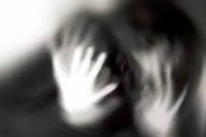 Tecavüze uğrayan kızı için imza kampanyası başlattı