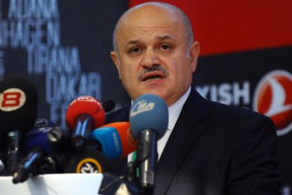 THY Başkanı: 28 yolcuya kelepçe taktık. İlla 'uçakta içeceğim' ısrarı nedir?