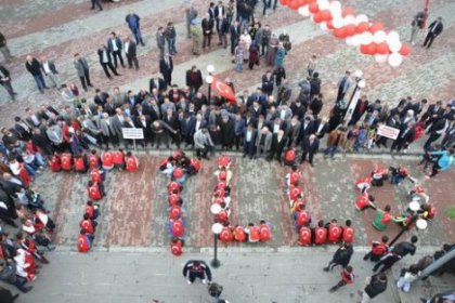 'Tillo' tabelaları asıldı, halk halayla kutladı