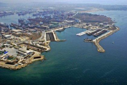 Tuzla'da yaşayan vatandaşlar yol, üst geçit ve otobüs istiyor