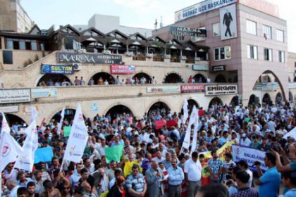 Urfa'da Öcalan'a destek yürüyüşü