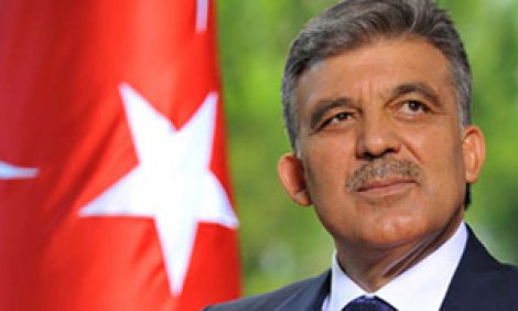 AKP, Abdullah Gül'ü önce sildi, sonra geri aldı
