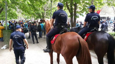 Ankara'da işçilere polis müdahale ediyor