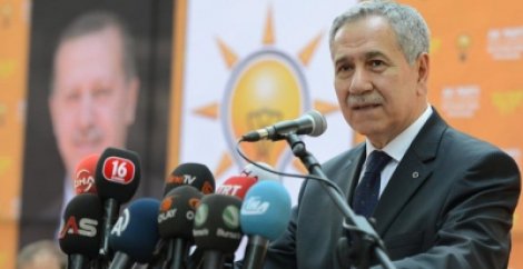 Arınç: Kadın Herkesin İçinde Kahkaha Atmayacak