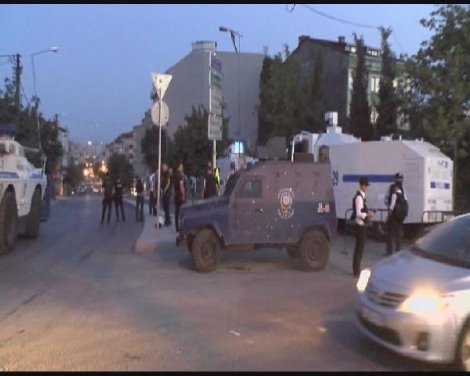 Gazi Mahallesi Yine Karıştı, Polis Olaylara Müdahale Etti