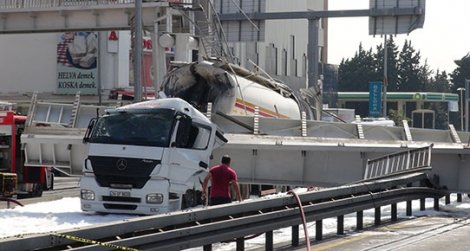 Geçit yıkan tankerin şoförü: Kumanda bozuktu, damperi indiremedim