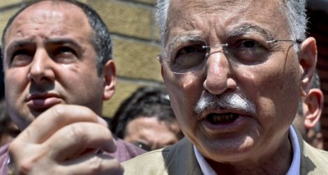 İhsanoğlu'ndan Arınç'a 'kahkaha' cevabı