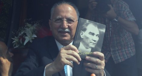 İhsanoğlu'ndan Erdoğan'a İstiklal Marşı yanıtı