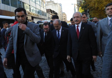 Kılıçdaroğlu, Diyarbakır'da parti örgütü ile buluştu