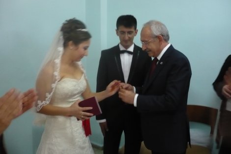 Kılıçdaroğlu, Kezban Merey ve Mehmet Ali Çelebi'nin Düğününe katılacak