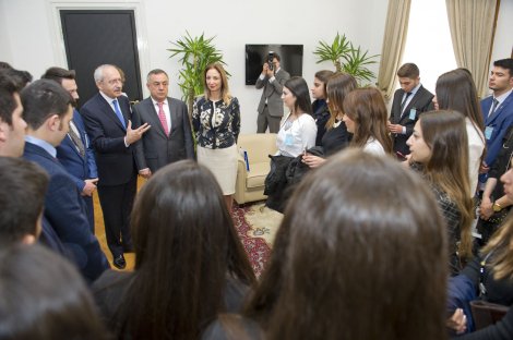 Kılıçdaroğlu, TBMM'de Öğrencileri kabul etti