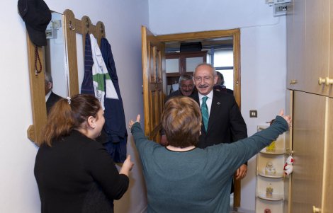 Kılıçdaroğlu'ndan engelli çocukları olan aileye ziyaret