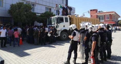 Kobani'ye 'savaşçı' götürmeye çalışan HDP'li Çelik'e izin verilmedi