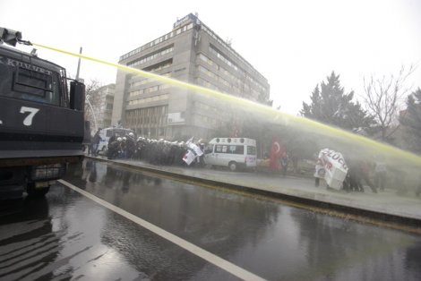 Laik Eğitim ve Emeğe Saygı Yürüyüşümüze Polis Müdahale etti