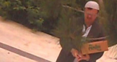Müezzin camiye yardım parasını çalarken görüntülendi