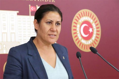 Öz, ''Soma’da canlar yanıyor, bakanlar hâlâ seyrediyor''