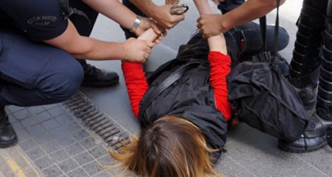 Sanık kadın: Polis çırılçıplak soyunup ıkınmamı istedi