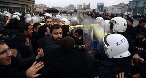 Taksim'de CHP'lilere gazlı müdahale