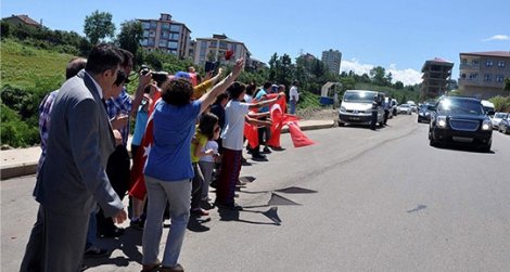 Trabzon'da Başbakan'a çakmak atıldı