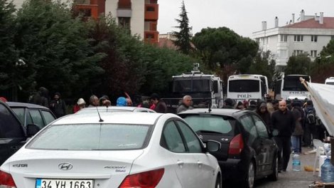 Validebağ'da polisin gece baskınına rağmen direniş sürüyor